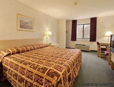 Super 8 By Wyndham Liverpool/Clay/Syracuse Area Room photo