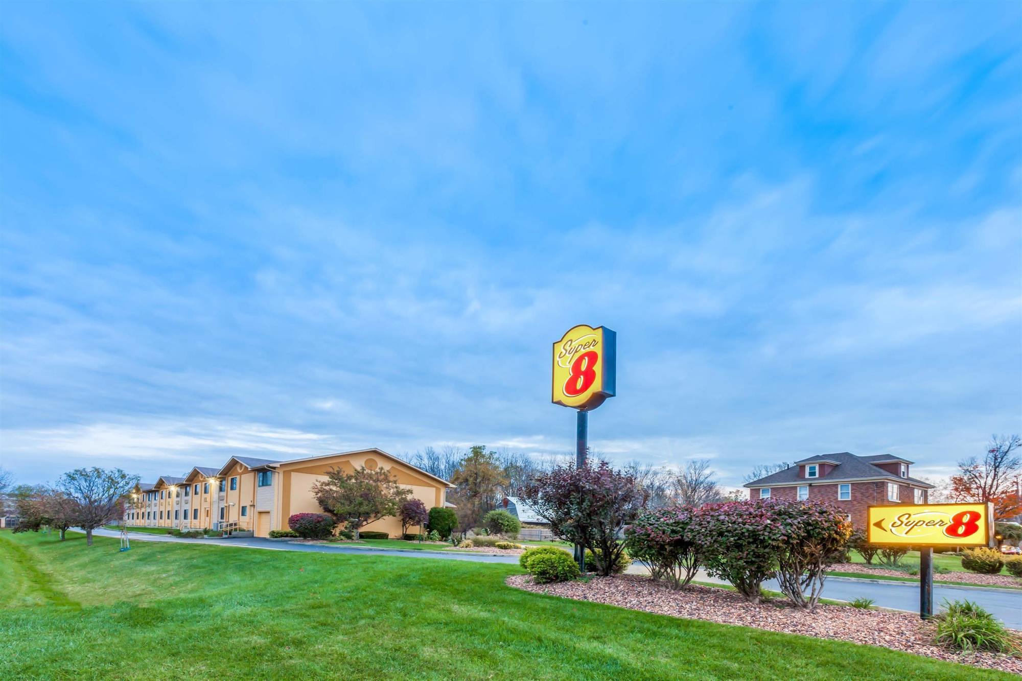 Super 8 By Wyndham Liverpool/Clay/Syracuse Area Exterior photo